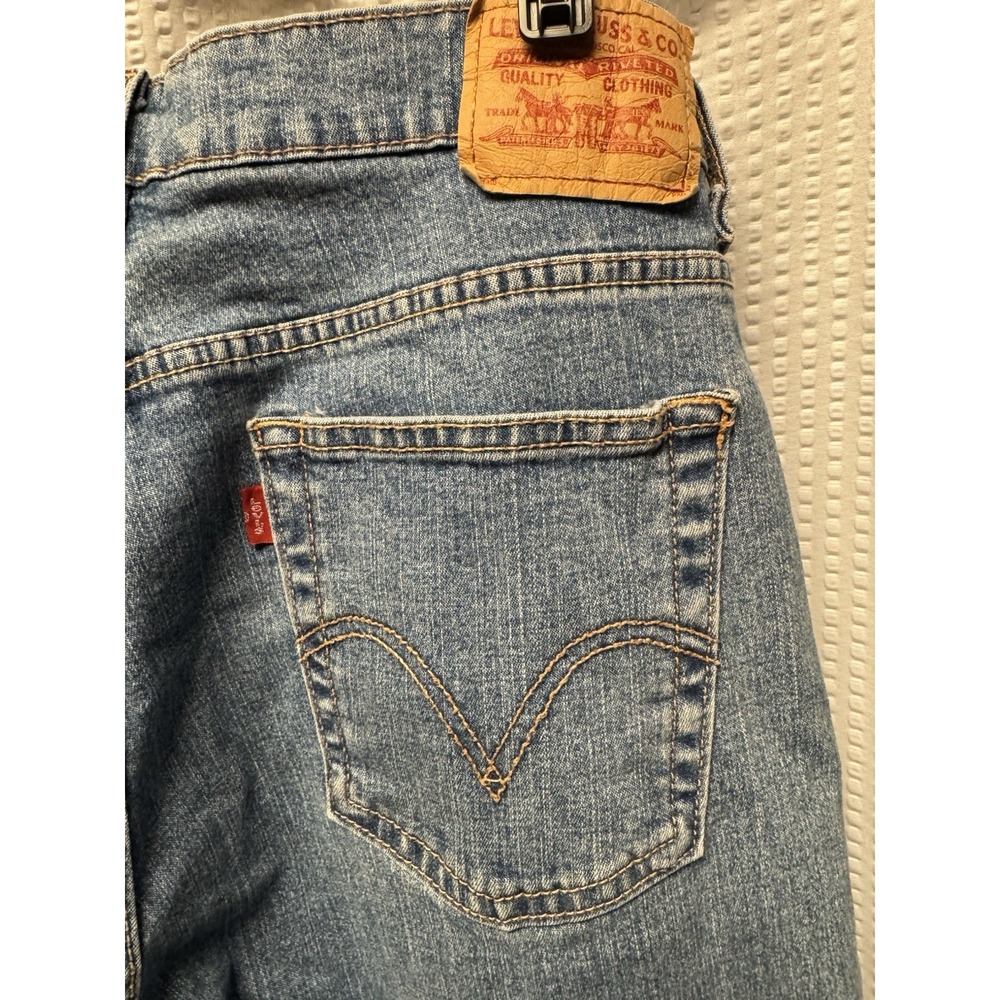 Vintage Y2K 2002 Levis Jeans - Classic Capri Stretch Women's 12 Med Wash Midrise